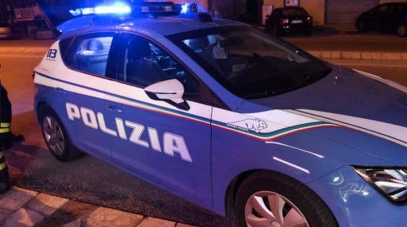 IVREA - Quattro cassonetti incendiati nel cuore della notte: torna a colpire la piromane