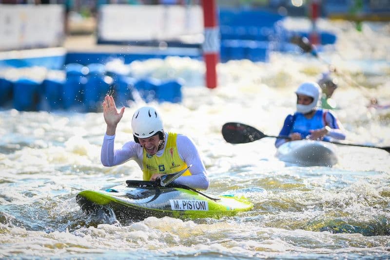 IVREA - Canoa, Michele Pistoni è campione del mondo under 23 nel kayak cross - FOTO