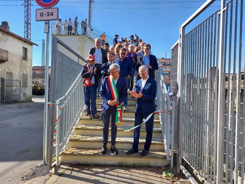 CHIVASSO - Riapre la storica passerella pedonale della stazione ferroviaria - FOTO