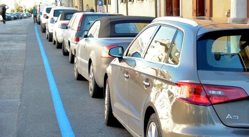 VOLPIANO - Pasticcio zona blu, l'appalto è in ritardo: si parcheggia gratis negli stalli a pagamento