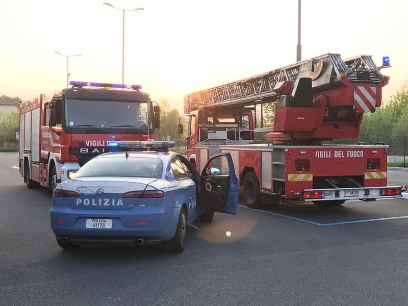 IVREA - 29enne cade nella Dora dal ponte passerella: salvata dal pronto intervento dei vigili del fuoco