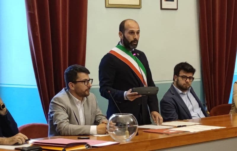 IVREA - Il Comune non toglierà il patrocinio all'iniziativa sulle foibe