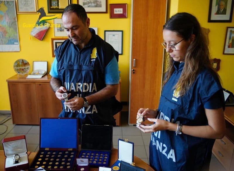 IVREA-OGLIANICO - Il broker che truffava i clienti in mezzo Canavese preso dalla guardia di finanza - FOTO