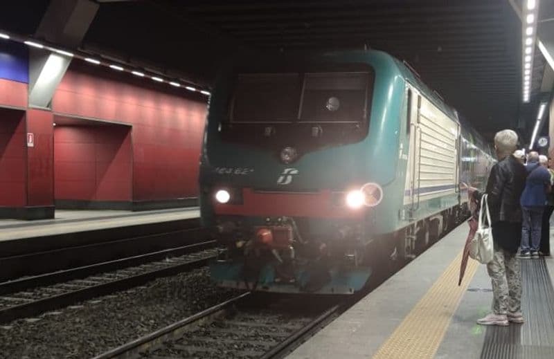 TRENO INVESTE UNA PERSONA - L'incidente tra Torino Stura e Porta Susa: circolazione bloccata