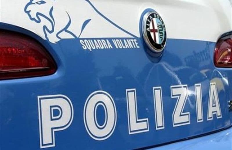 IVREA - Evade dai domiciliari e cerca di picchiare due poliziotti: 20enne arrestato