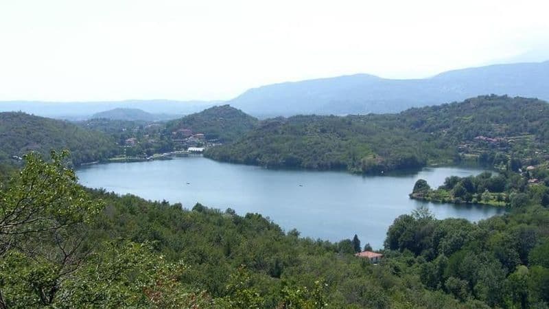 CHIAVERANO - Superato il limite di cianobatteri nelle acque del lago Sirio
