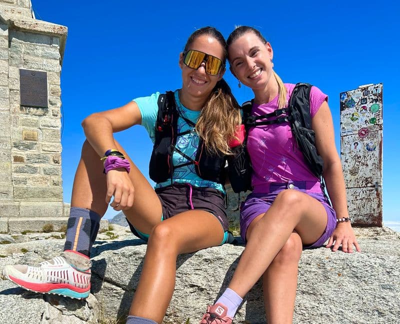 IVREA - L'ultima impresa di Alessia Refolo: la campionessa paralimpica in vetta al Mombarone insieme a Noemi Biason - FOTO