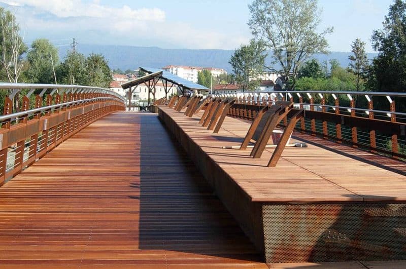 IVREA - Assi che si «imbarcano» sul ponte passerella: forse trovata una soluzione