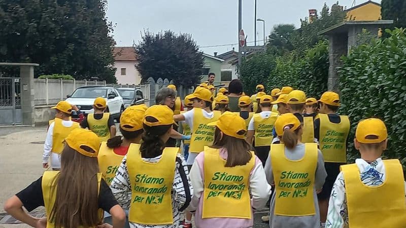 VOLPIANO - Studenti e cittadini ripuliscono la città dai rifiuti abbandonati