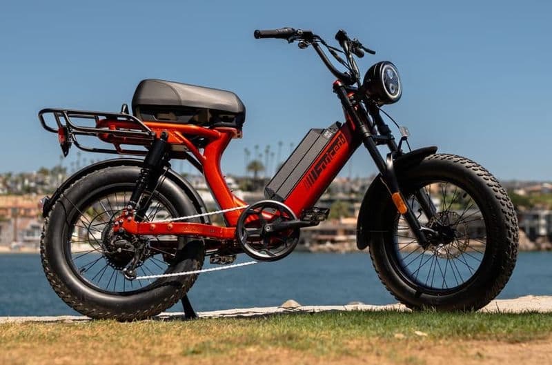 MOBILITA’ – L’e-bike che sembra un ciclomotore anni ‘80