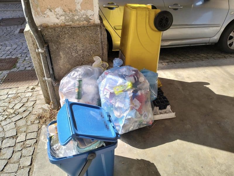 CANAVESE - Bidoni troppo piccoli, aumentano le polemiche. In Valchiusella slitta la partenza della nuova raccolta differenziata - FOTO