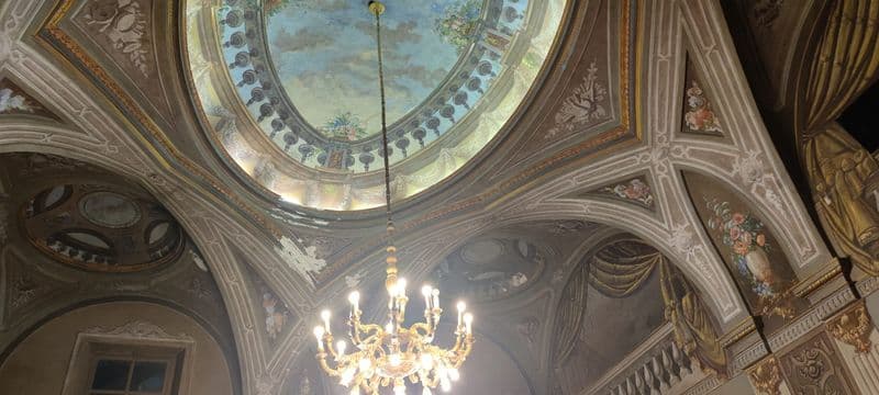 RIVAROLO CANAVESE - Purtroppo gli affreschi di Palazzo Lomellini si stanno sgretolando - FOTO