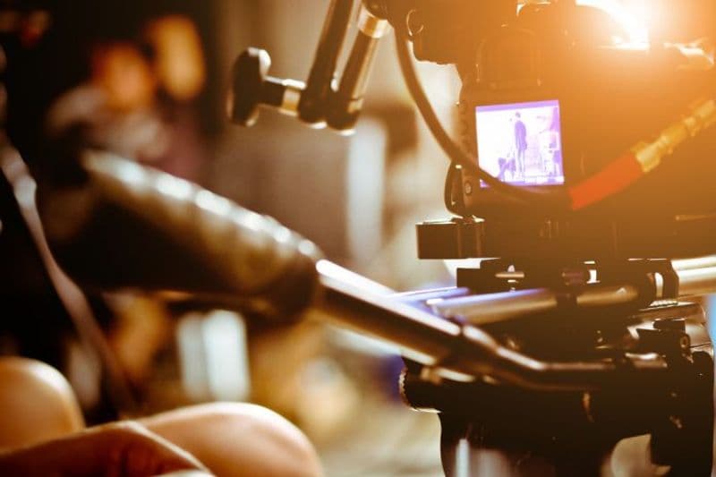 IVREA - Canavese terra di cinema: chiude la piscina comunale per le riprese del film «L'origine del mondo»