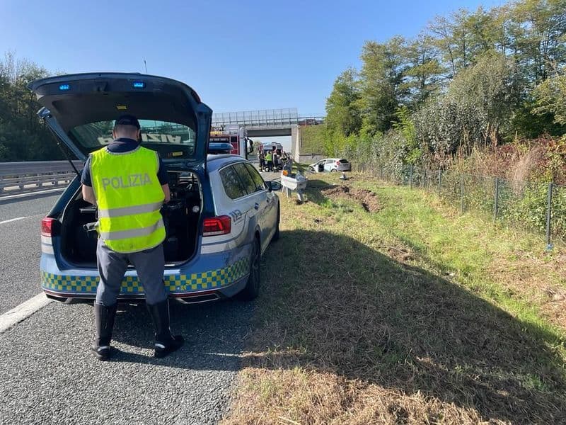 VOLPIANO - Un altro incidente sull'autostrada: auto ribaltata, una ragazza ricoverata al Giovanni Bosco