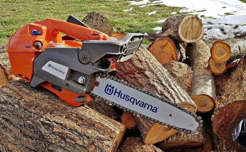 RUEGLIO - Le rubano una motosega, l'appello al ladro in un volantino: «Restituiscimela, non posso permettermene un'altra»