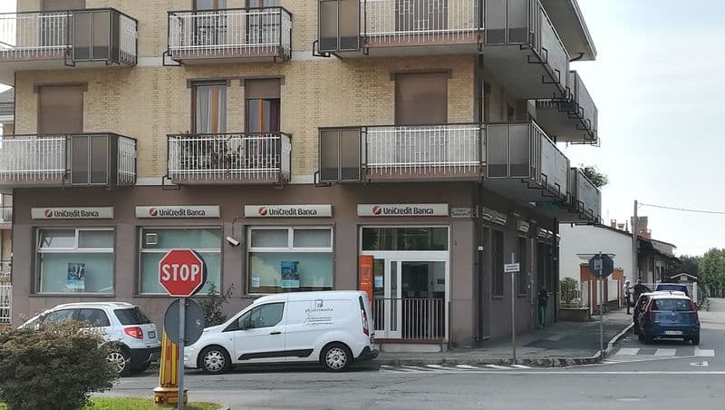 SAN GIUSTO CANAVESE - La filiale Unicredit chiude i battenti, il sindaco: «Decisione difficile da comprendere e accettare»