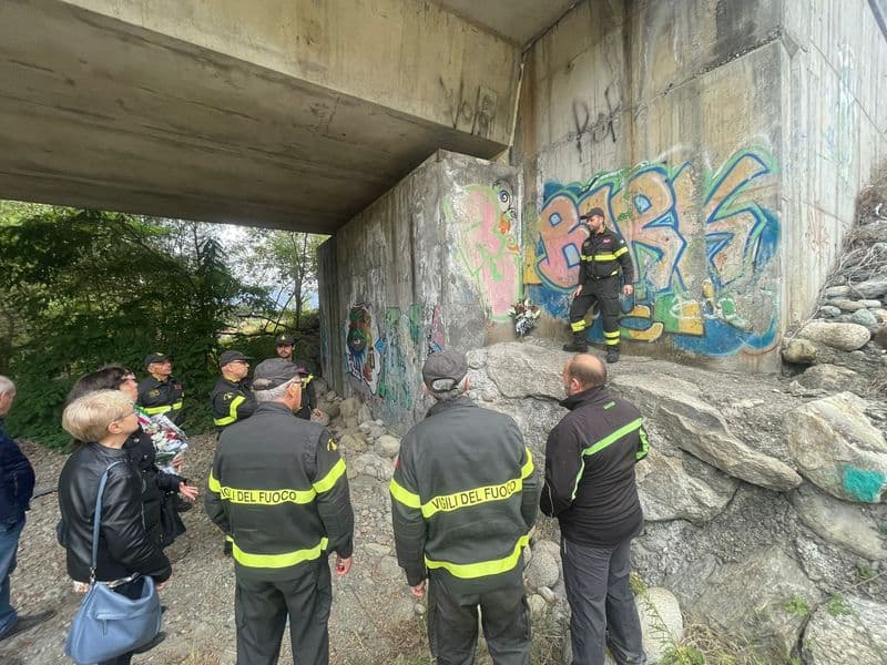 CASTELLAMONTE - Vigile del fuoco perde la vita in servizio: i colleghi lo ricordano nel luogo della sciagura - FOTO