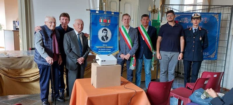 SAN MAURIZIO CANAVESE - Presentato il nuovo stendardo dell'Anpi