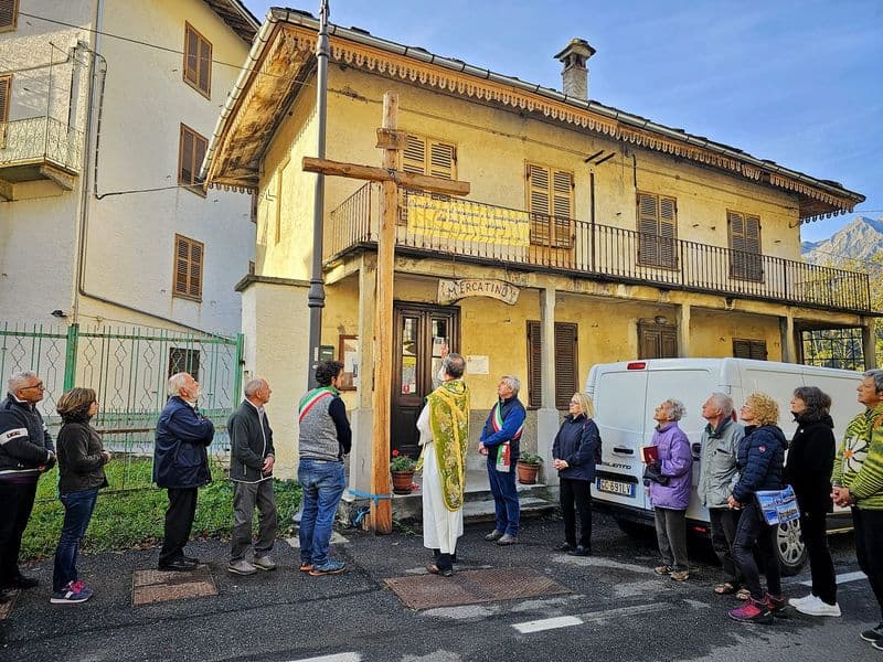 CERESOLE-GROSCAVALLO - Patto d'amicizia tra i due paesi: benedetta la croce che sarà posta a punta Crocetta - FOTO