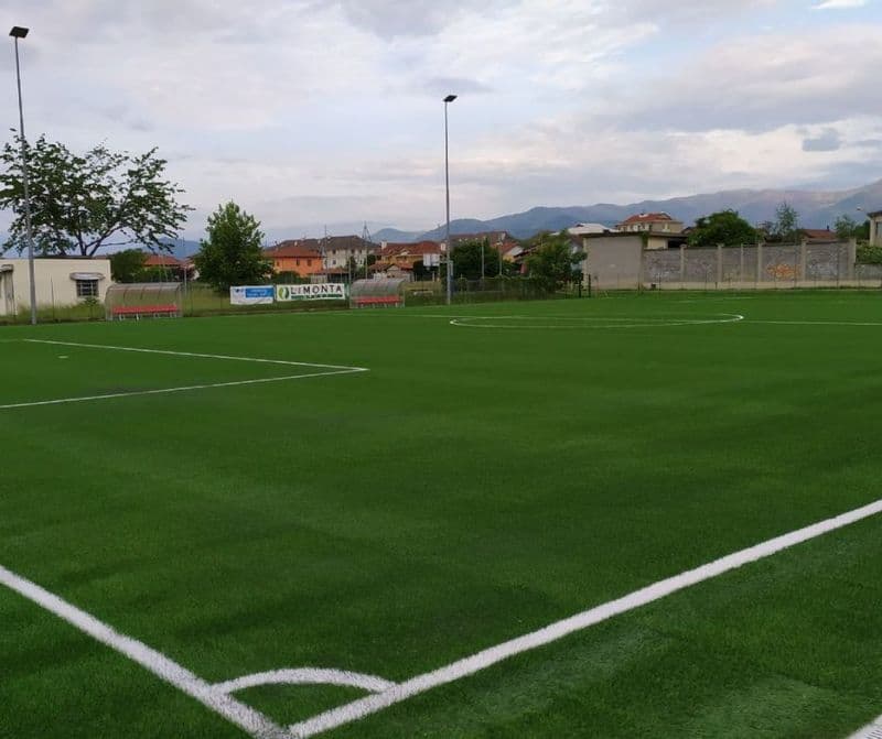 SAN MAURIZIO CANAVESE - Vandali e sporcaccioni al campo da calcetto: impianto chiuso fino a fine mese