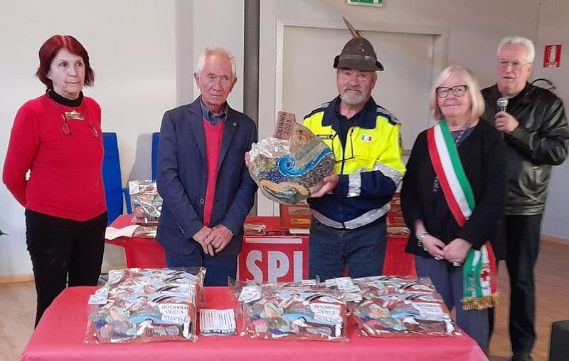 CUORGNE' - Il premio «Bugia Nen dell'anno» consegnato agli Alpini della sezione di Ivrea - FOTO