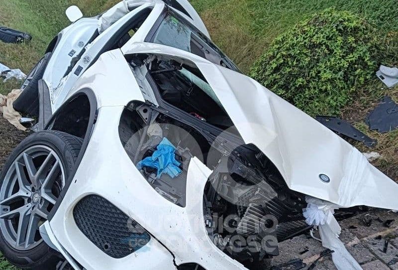 BOSCONERO - Dopo il matrimonio della figlia si schiantano con l'auto: entrambi sono ancora in prognosi riservata