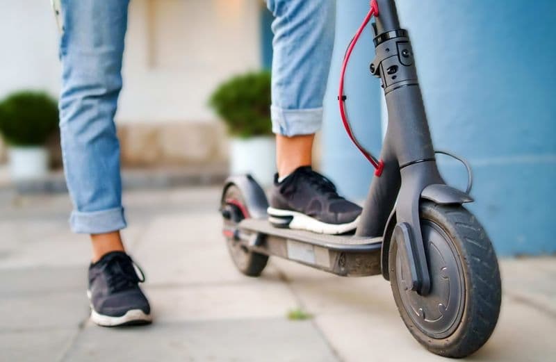 SAN MAURIZIO CANAVESE - In contromano col monopattino coinvolto in un incidente