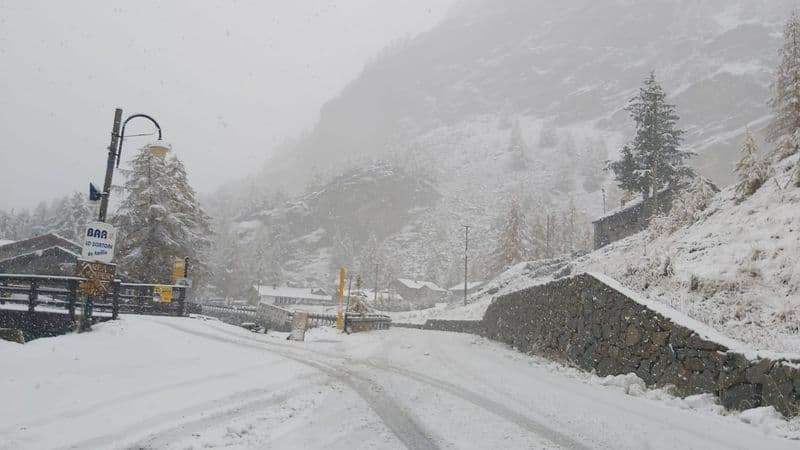CANAVESE - Prima neve della stagione, Ceresole vestita di bianco. Nevica anche in Valle Soana - FOTO