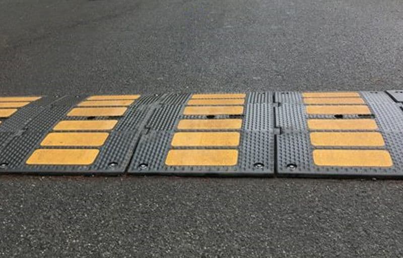 RIVAROLO CANAVESE - Auto troppo veloci, il Comune mette i dossi nelle vie Trieste, Gria, Ragazzi del '99 e Argentera