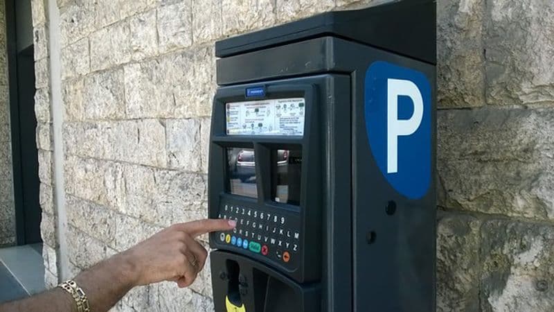 VOLPIANO - Il Comune riattiva la zona blu: da domani si pagano i parcheggi in centro