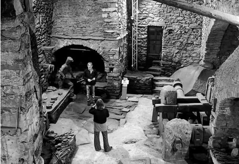 RONCO CANAVESE - Al via la residenza d'artista dedicata al rame e all'antica fucina locale - FOTO