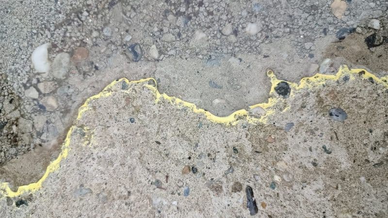 ALPETTE - Una «strana» polvere gialla su case, auto e terreni - FOTO