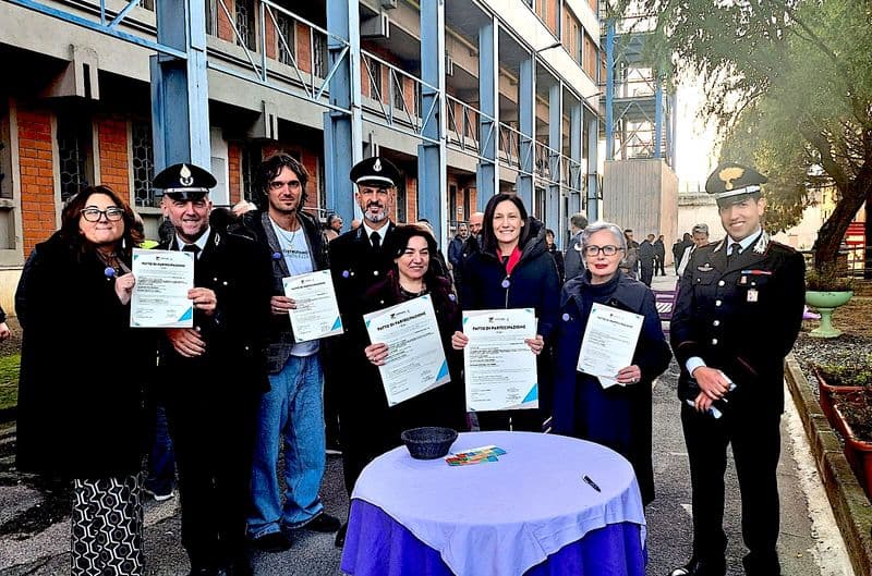 IVREA - Inaugurate in carcere le panchine viola della gentilezza - FOTO