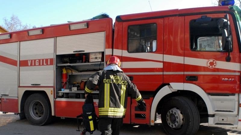 VOLPIANO - Incidente in via Molino, coinvolto un autocarro carico di bombole Gpl: un ferito