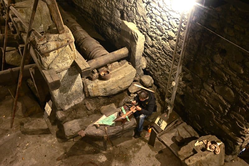 RONCO CANAVESE - Residenza d'artista: Massimo Ferrando e Alessandra Giacardi al lavoro per una nuova creatività del rame - FOTO