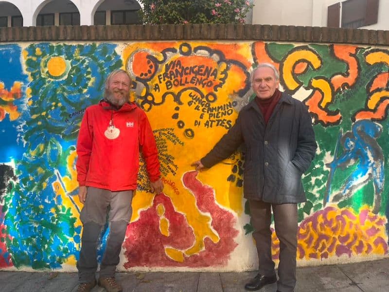 BOLLENGO - Sulla via Francigena verso Gerusalemme, il «pellegrino per la pace» Alberto fa tappa in Canavese - FOTO