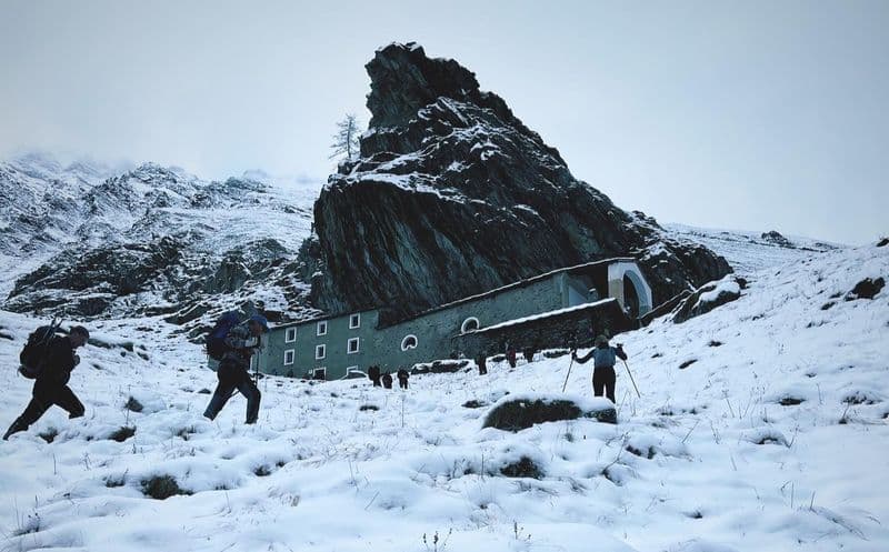 VALPRATO SOANA - Festa in quota a San Besso (anche con la neve) per l'incontro con la comunità di Cogne - FOTO
