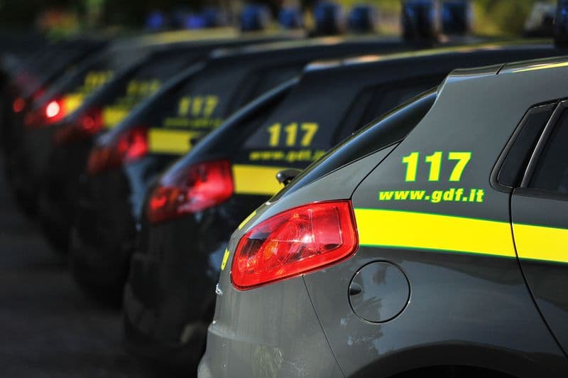 CIRIE' - Lavoratori irregolari e ore di straordinario non pagate nei negozi: blitz della guardia di finanza