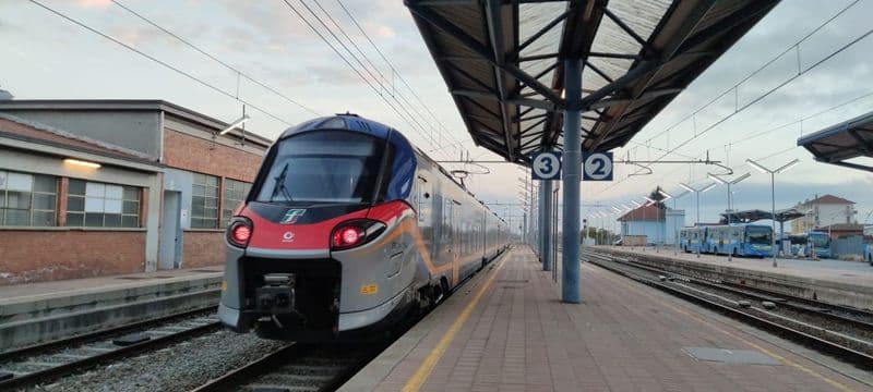 RIVAROLO CANAVESE - Ennesimo guasto alla linea, treni della Sfm1 Canavesana in ritardo per tutta la mattinata
