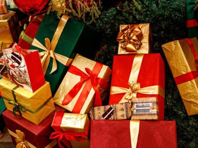 IVREA - Doni «sospesi» in municipio per un Natale solidale: saranno regalati a chi vive un momento di difficoltà