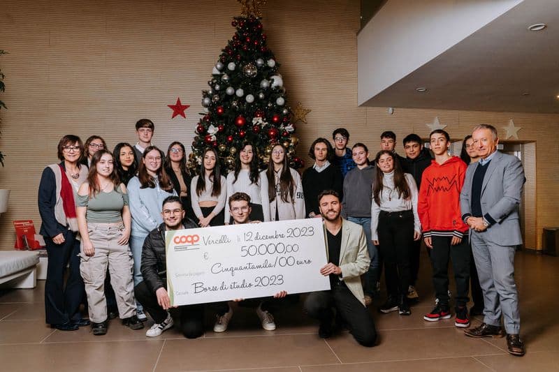 CANAVESE - Ragazzi premiati con le borse di studio Novacoop