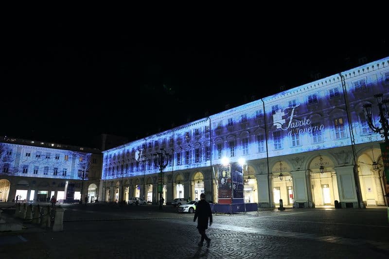 NATALE 2023 – Torino: i mondi fantastici sulle facciate di piazza San Carlo