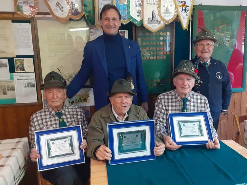 VOLPIANO - Premiati i decani della sezione locale degli Alpini