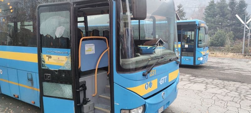 PONT CANAVESE - Dopo gli atti vandalici pullman spostati altrove: disagi per gli autisti Gtt