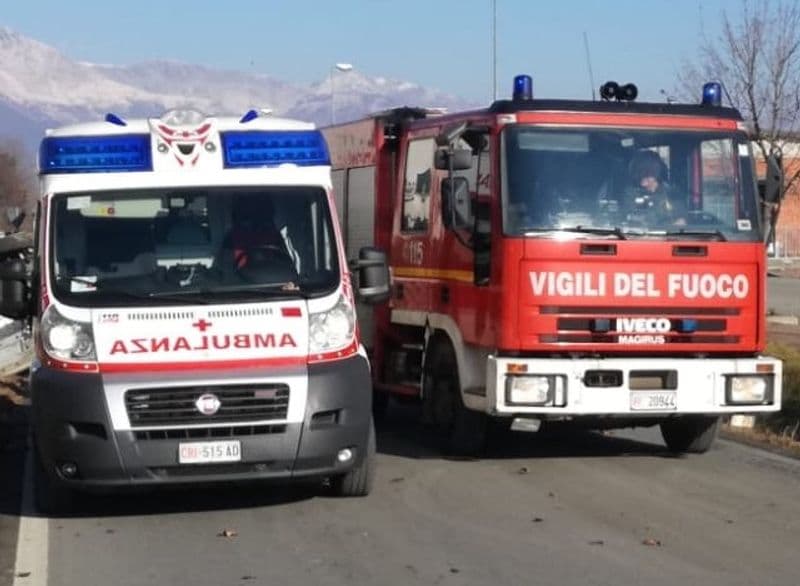 BORGARO TORINESE - Un altro incidente sul lavoro: muletto si ribalta, operaio incastrato