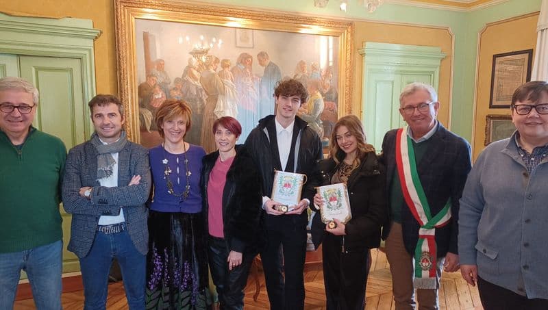 CHIVASSO - Sophia e Nikita acclamati in municipio dopo il successo a «Ballando con le stelle»: «Siete l'orgoglio della città»