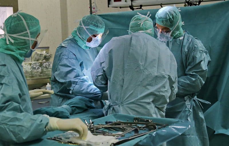 CIRIE' - Eccezionale intervento chirurgico, impiantato per la prima volta un peacemaker senza fili miniaturizzato