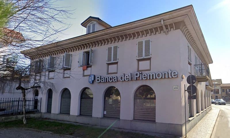 LEINI - Colpo di Natale dei ladri: fatto esplodere il bancomat della Banca del Piemonte