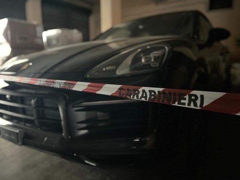 CANAVESE - Furti con la Porsche Cayenne: trovata l'auto dei ladri parcheggiata alla Falchera - FOTO