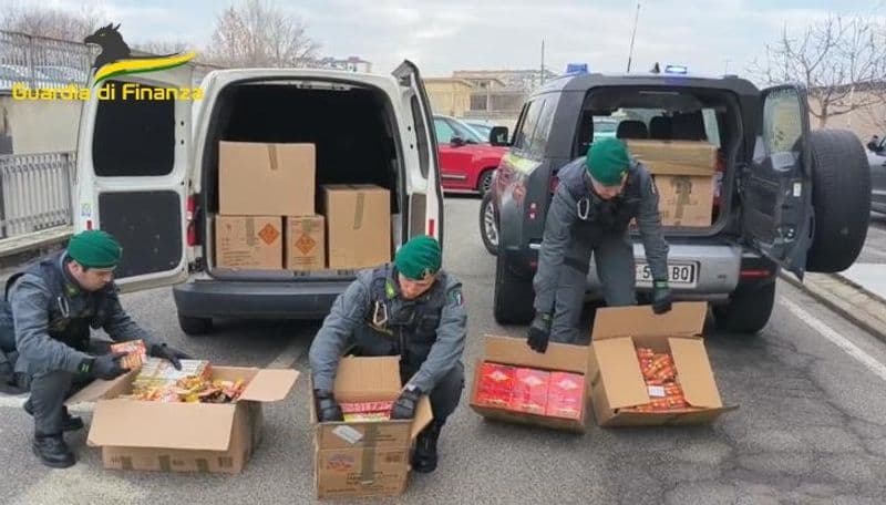 SAN MAURIZIO CANAVESE - Botti di capodanno stipati nel seminterrato di un condominio: un commerciante denunciato - FOTO